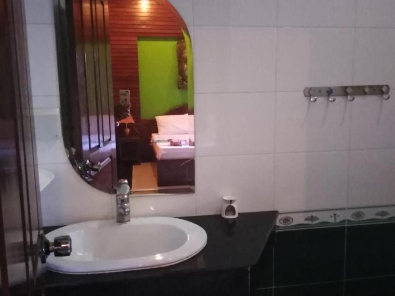 Latinos Hostel Siem Reap Bagian luar foto